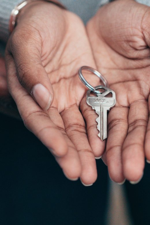 two-people-holding-their-new-la-posada-apartment-key